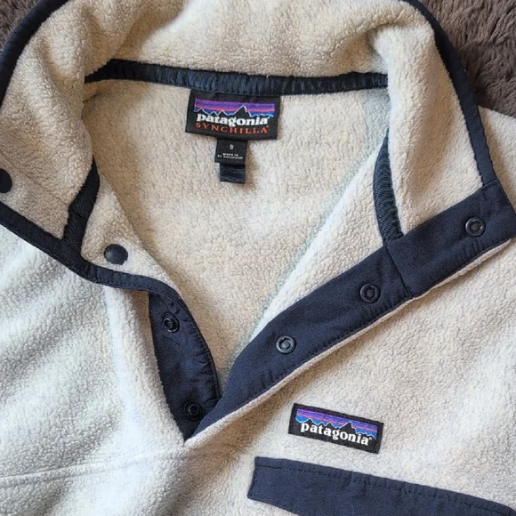 Patagonia Beige Fleece Pullover with Black Trim - Picture 2 of 3